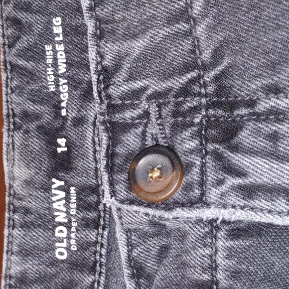 Old Navy Women's Dark Gray Relaxed Jeans - Picture 8 of 8